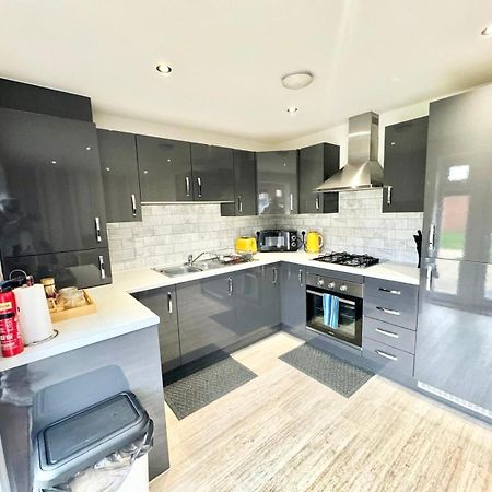 Home Centrally Located In Folkestone, Great Location For Families Or Workers Exterior photo