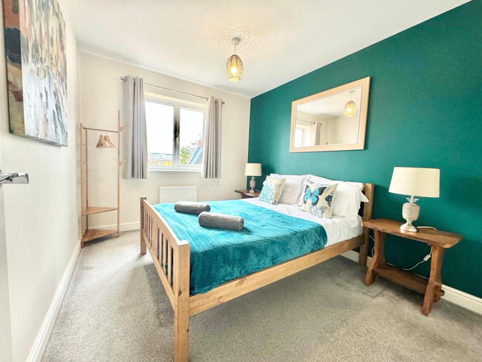 Home Centrally Located In Folkestone, Great Location For Families Or Workers Exterior photo