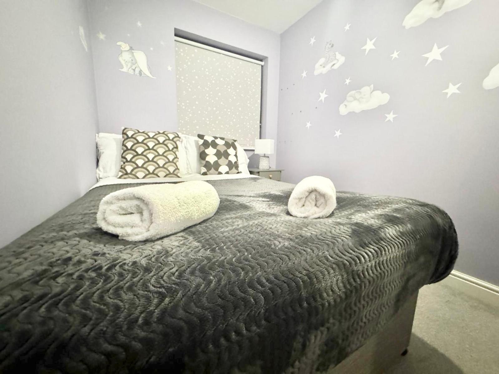 Home Centrally Located In Folkestone, Great Location For Families Or Workers Exterior photo