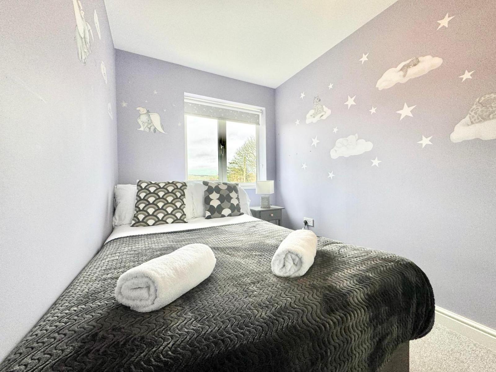 Home Centrally Located In Folkestone, Great Location For Families Or Workers Exterior photo