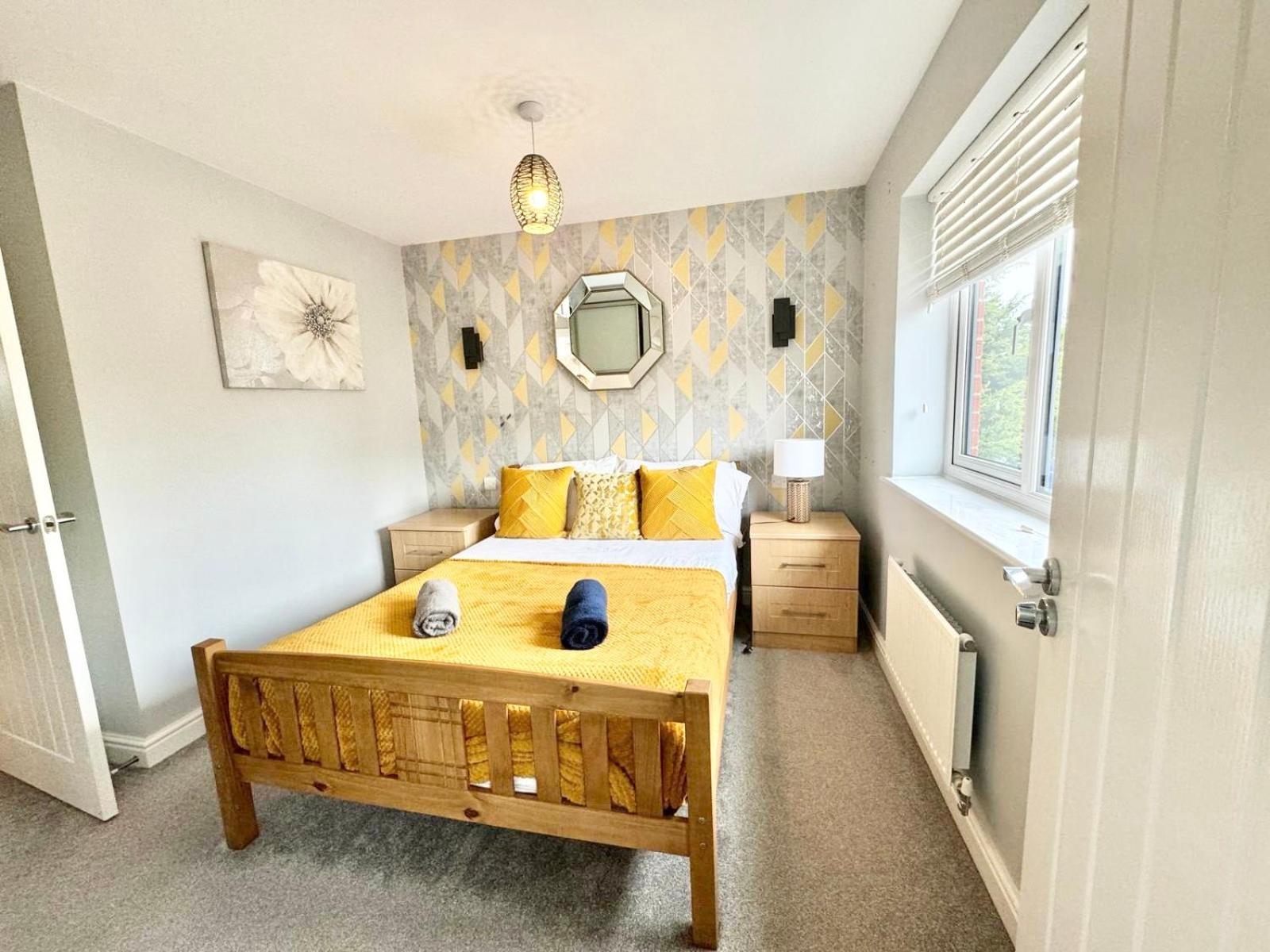 Home Centrally Located In Folkestone, Great Location For Families Or Workers Exterior photo