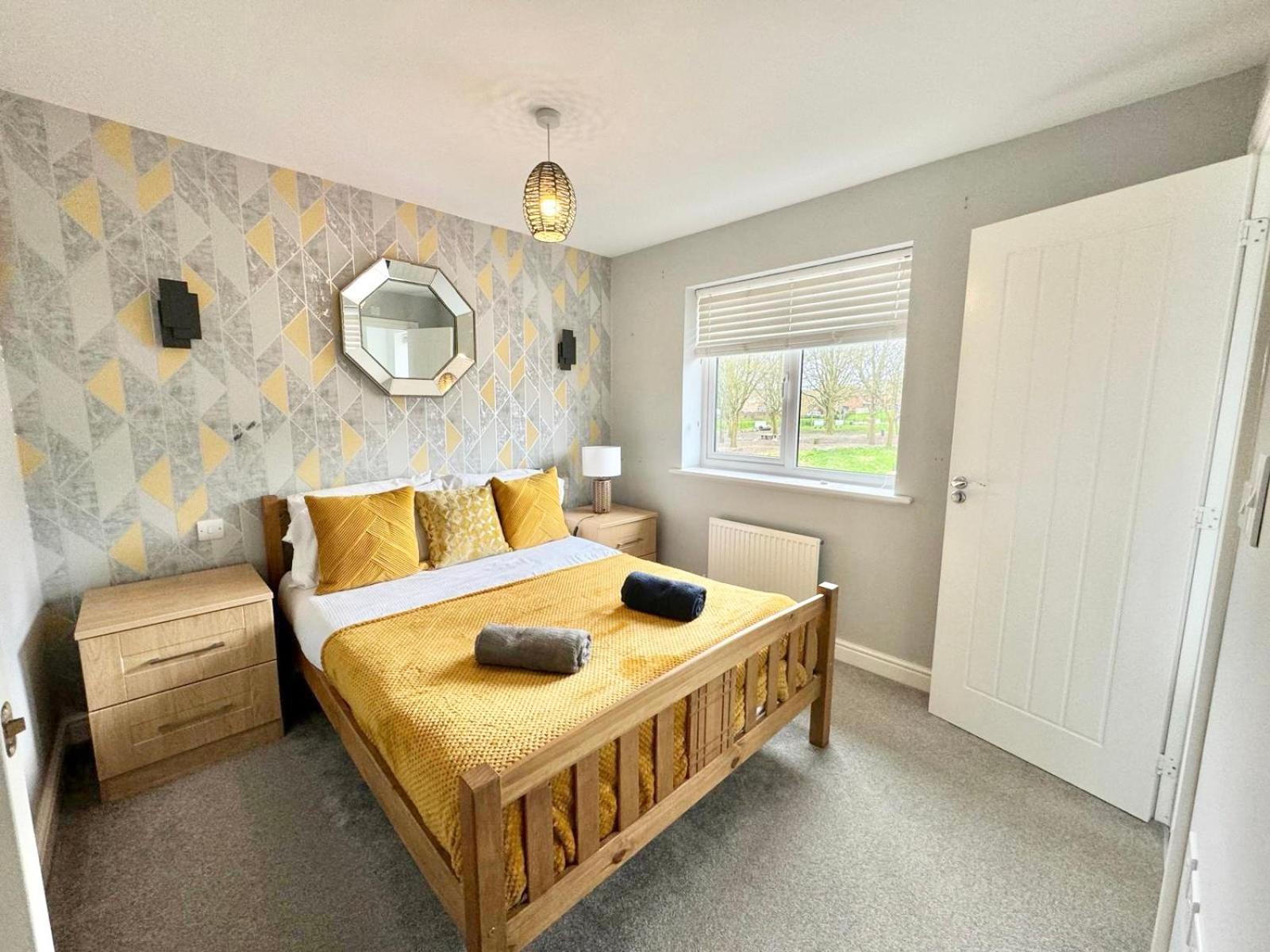 Home Centrally Located In Folkestone, Great Location For Families Or Workers Exterior photo